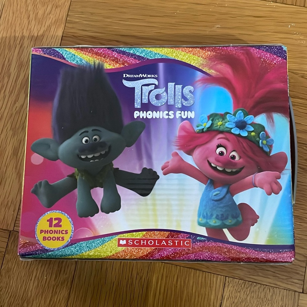 Trolls Phonics Fun Set - 12 Phonics Books by Scholastic LIKE NEW